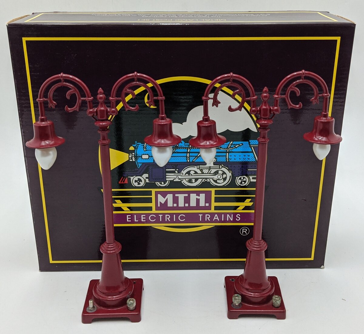 MTH 20-1019 O Gauge No.54 Maroon Lamp Post Set (Set of 2) VG/Box