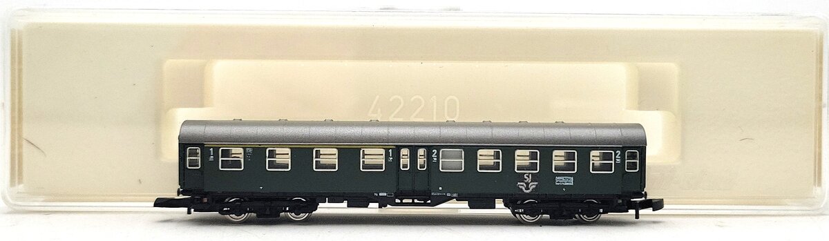 Marklin 8753 Z German Federal Railroad DB Four-Axle Rebuild Passenger Car LN/Box