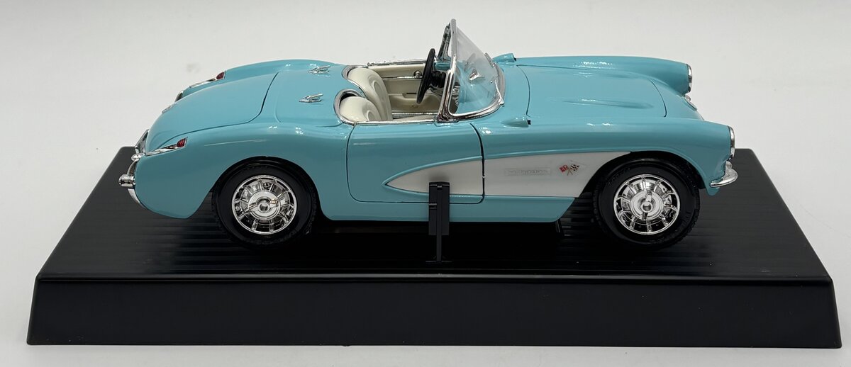 Road Tough 92018 1:18 Scale Diecast Blue 1957 Chevrolet Corvette LN/Box