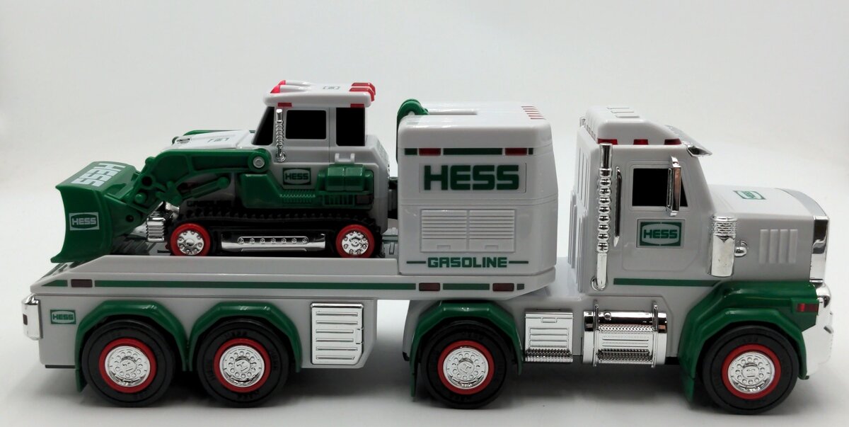 Hess 2013 Toy Tractor Trailer Flatbed & Tractor NIB