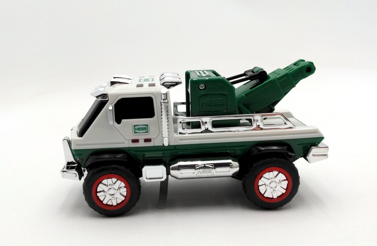Hess 2019 Tow Truck Rescue Team NIB