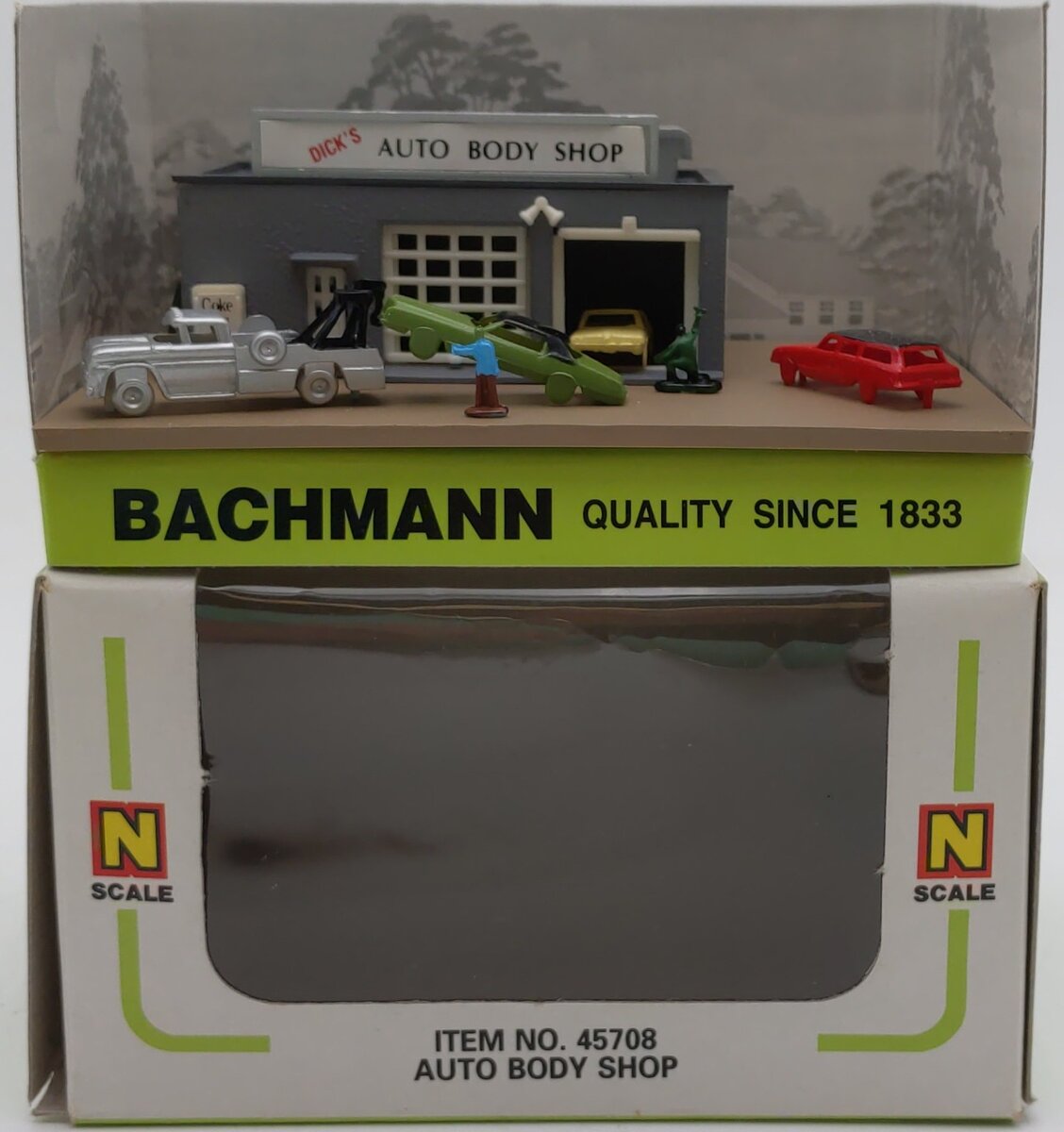 Bachmann 45708 N Built-Up Auto Body Shop With Figures LN/Box