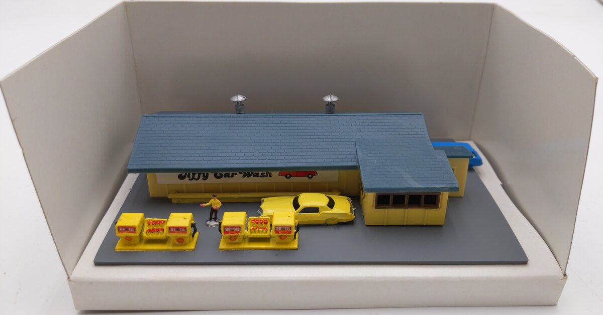 Bachmann 55-7405 N Scale Pre-Assembled Jiffy Car Wash EX/Box
