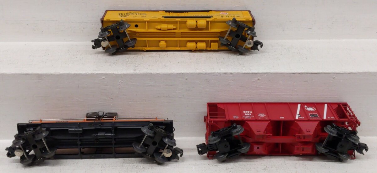 Assorted Lionel O Scale Freight Cars #19500 #19600 #803 [3] EX
