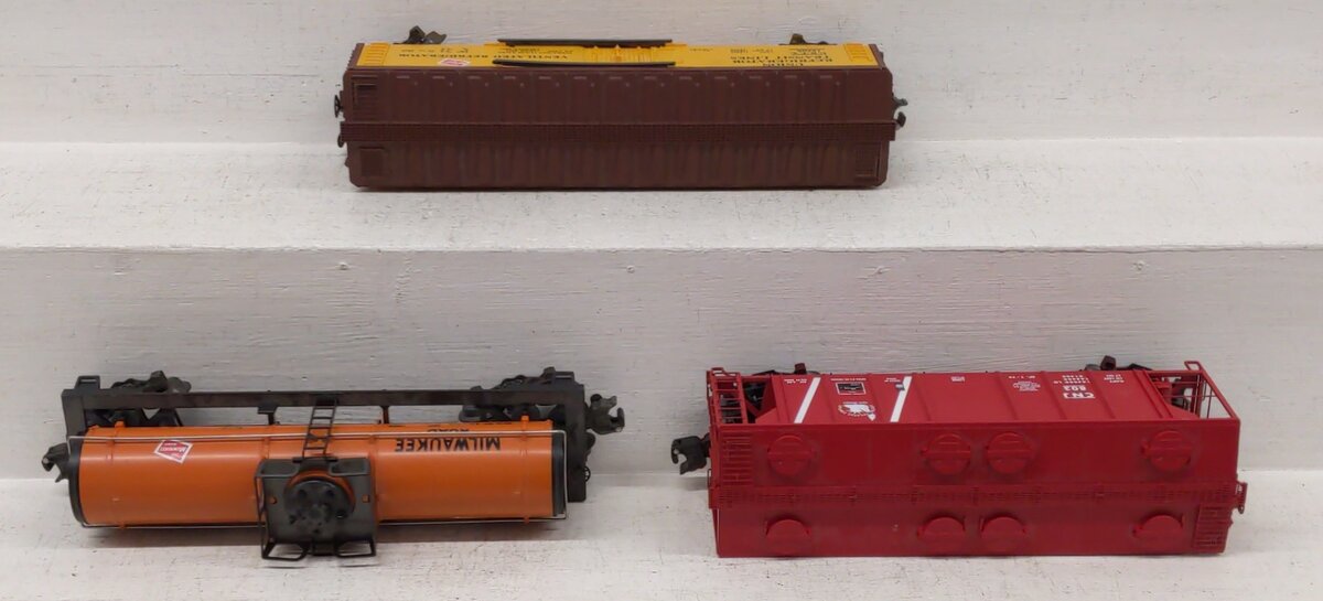 Assorted Lionel O Scale Freight Cars #19500 #19600 #803 [3] EX