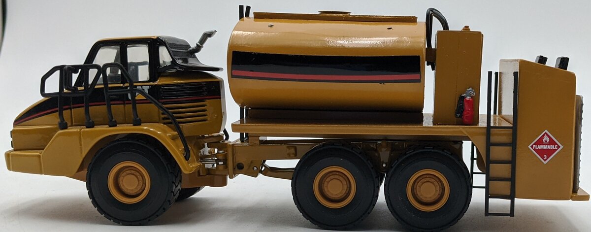 Custom Built 1:50 Scale Diecast Caterpillar 725 Lube Service Truck VG