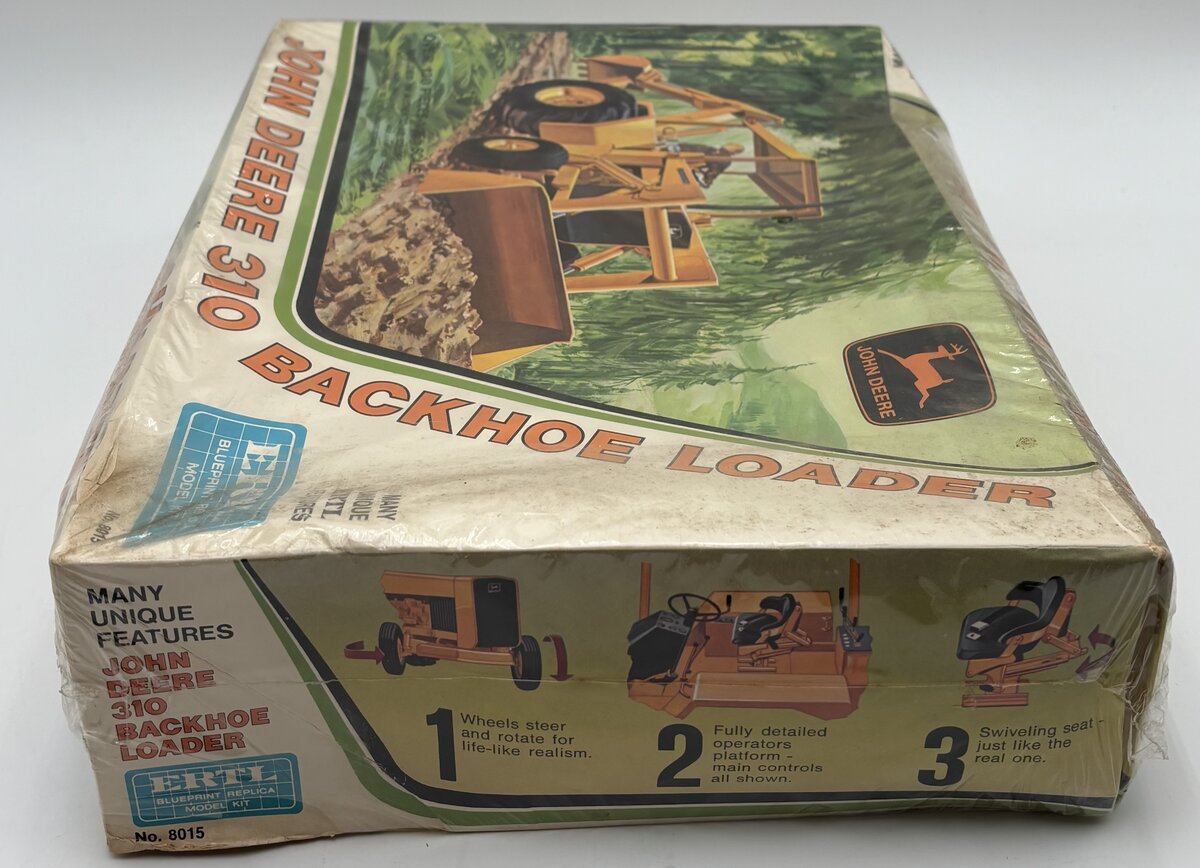 Ertl 8015 1:25 Scale John Deere 310 Backhoe Loader Plastic Kit LN/Box