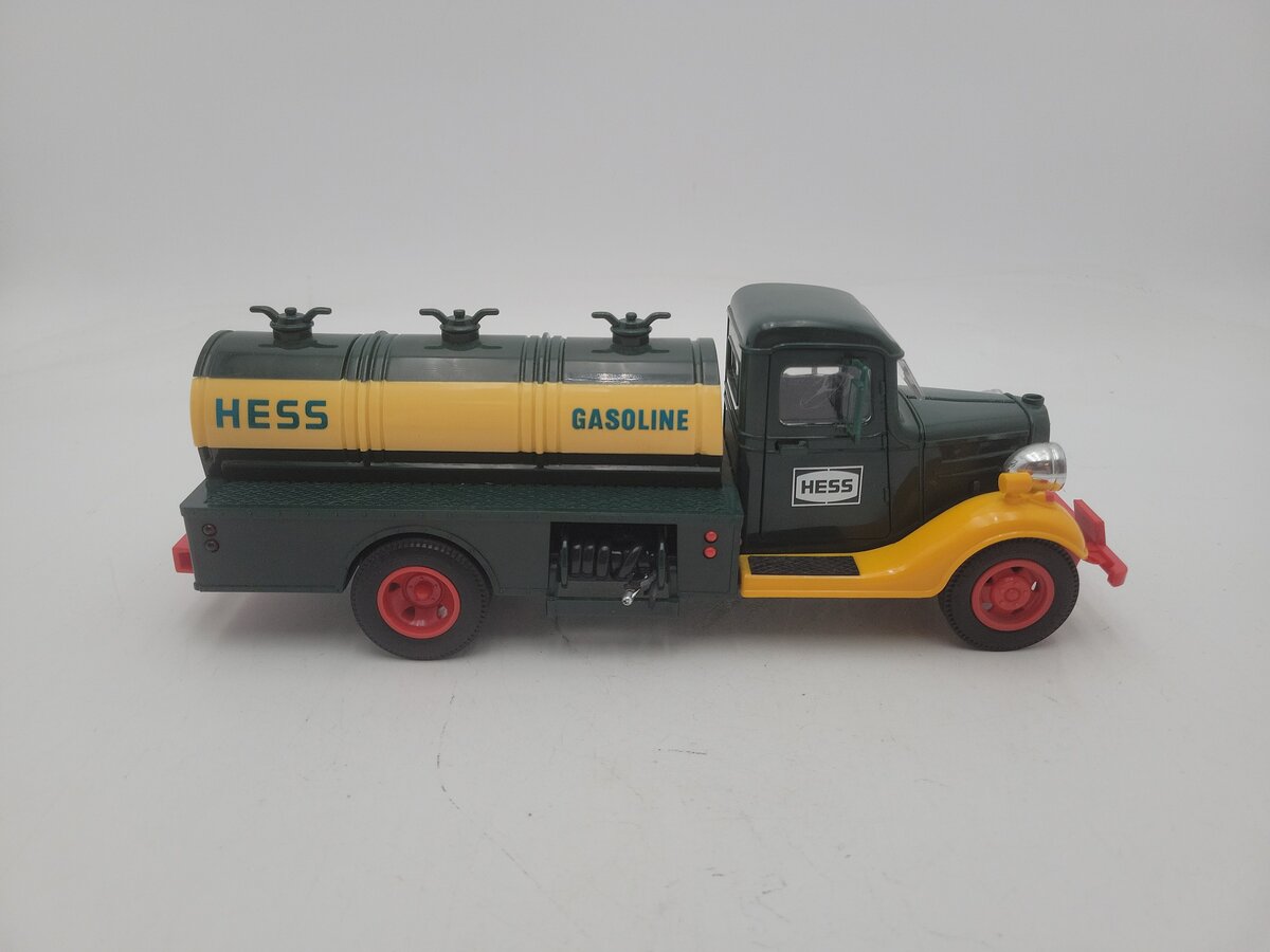 Hess Green / Yellow & White Amerada Hess Plastic Tank Truck EX