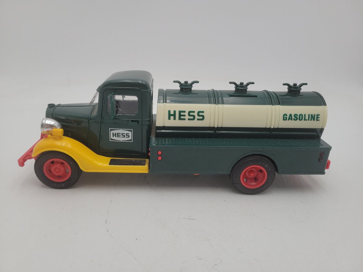 Hess Green / Yellow & White Amerada Hess Plastic Tank Truck EX