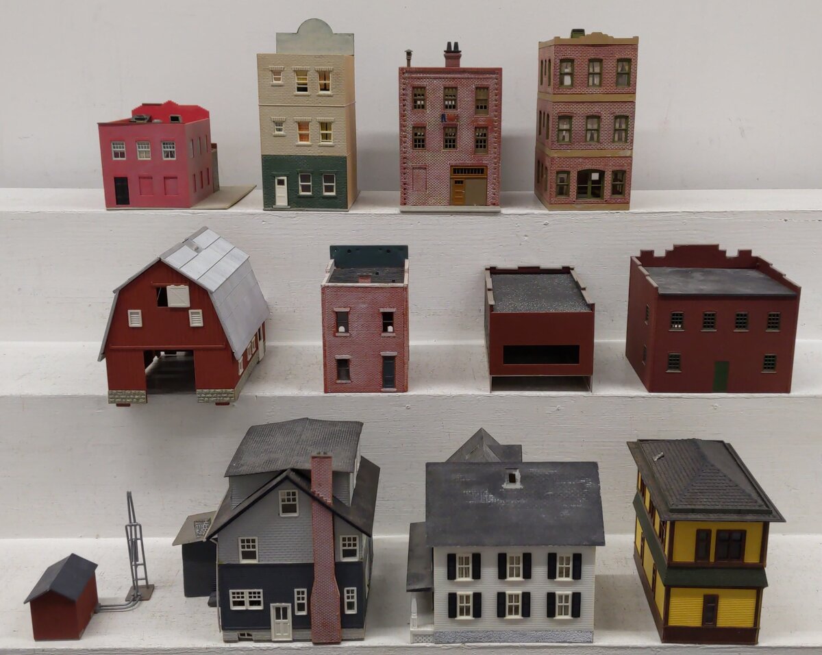 Assorted Plastic HO Scale Buildings [12] VG