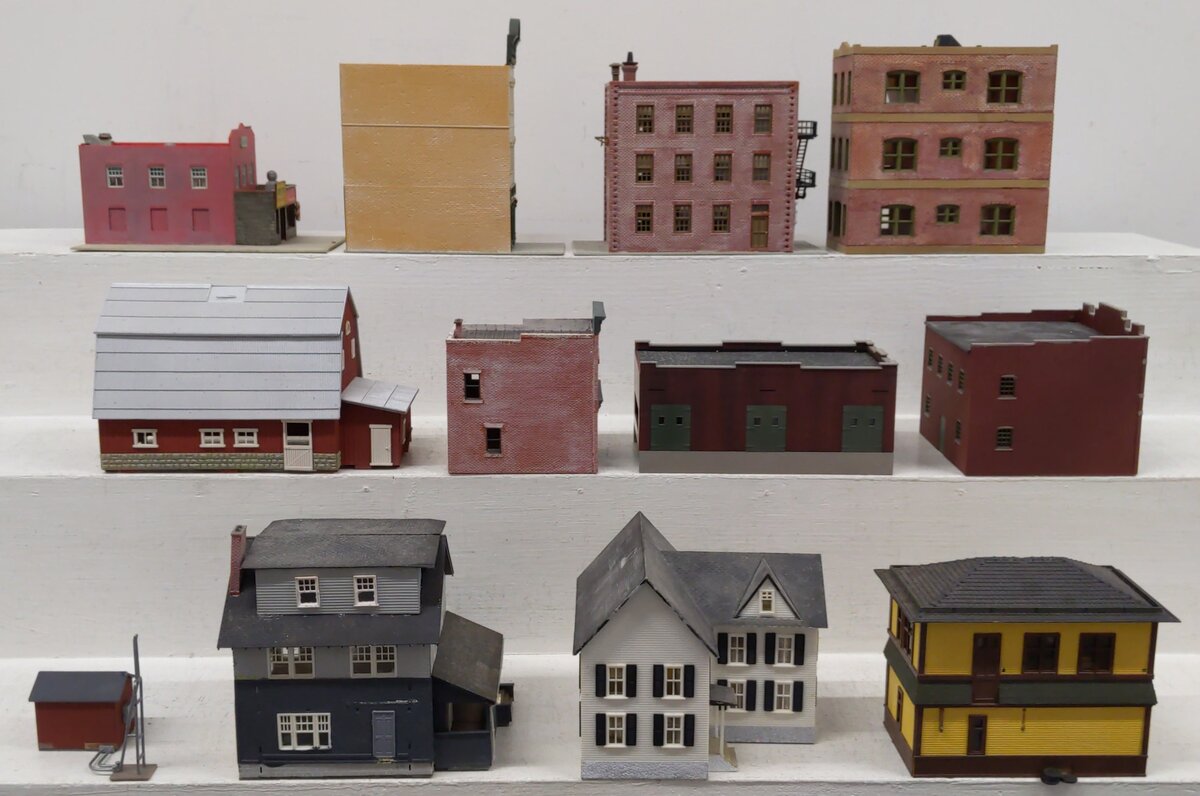 Assorted Plastic HO Scale Buildings [12] VG