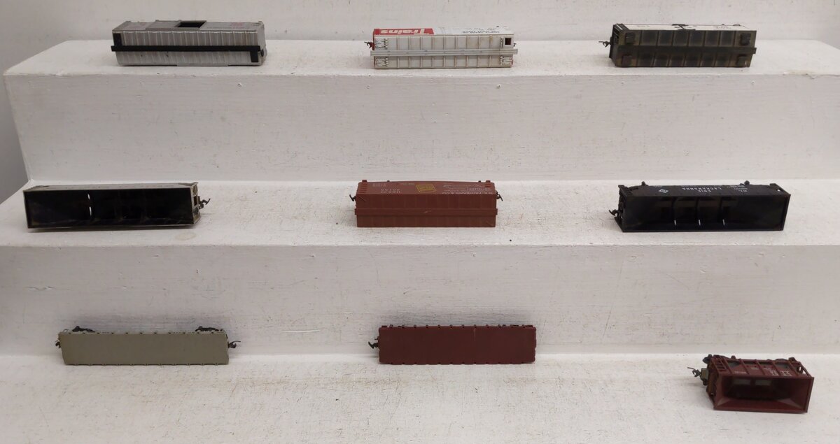 HO Scale Assorted Freight Cars [9] VG