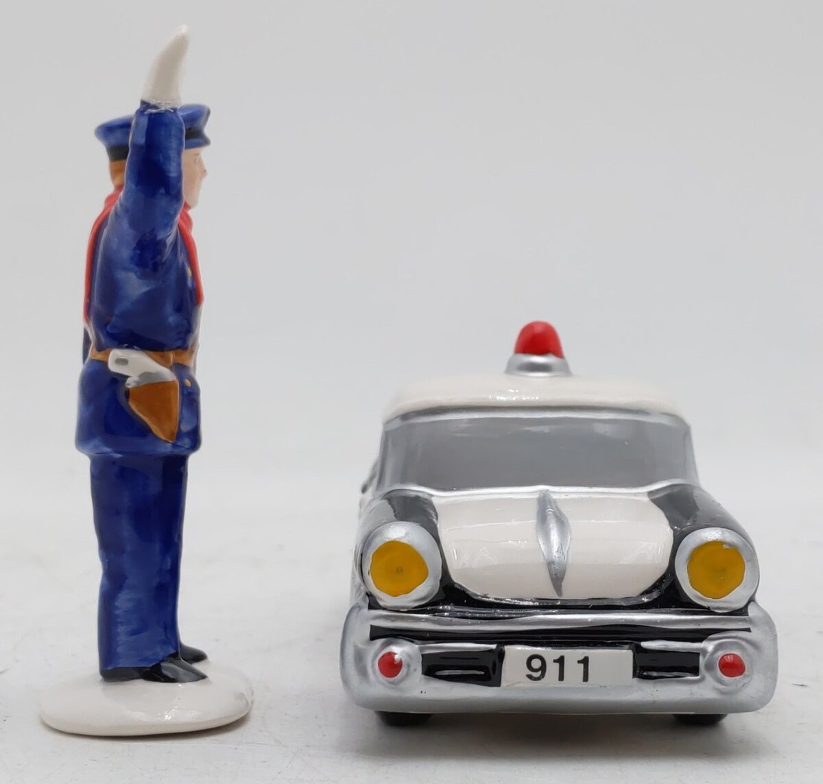 Dept 56 5174-8 The Snow Village "Calling All Cars" Ceramic Figures (Set Of 2) EX/Box