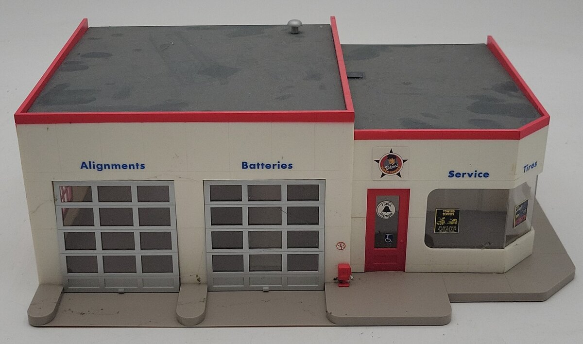 Walthers 933-2714 Built-Up Dave's Super Service EX/Box
