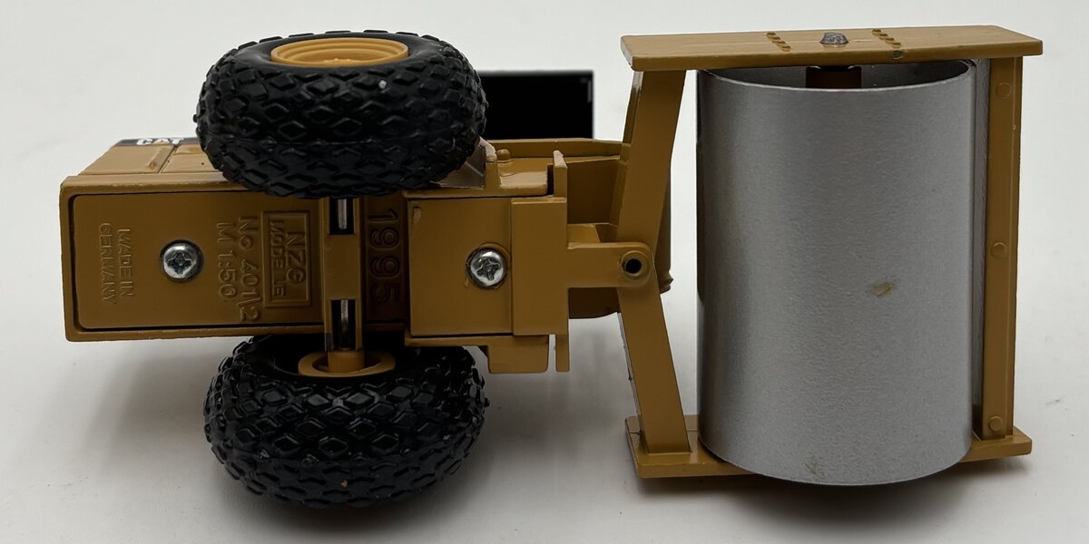 NZG 402 1:50 Diecast Caterpillar CS-583C Vibratory Soil Compactor EX/Box