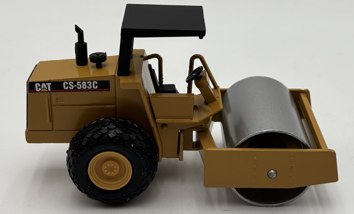 NZG 402 1:50 Diecast Caterpillar CS-583C Vibratory Soil Compactor EX/Box
