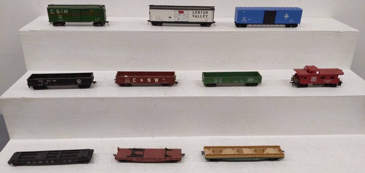 HO Scale Assorted Freight Cars [10] VG