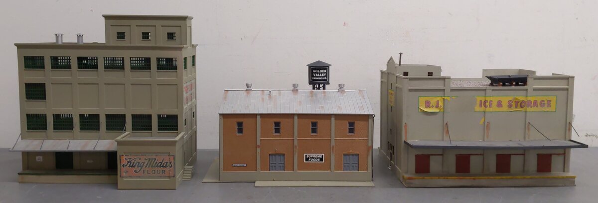 Assorted HO Scale Plastic Buildings [3] VG