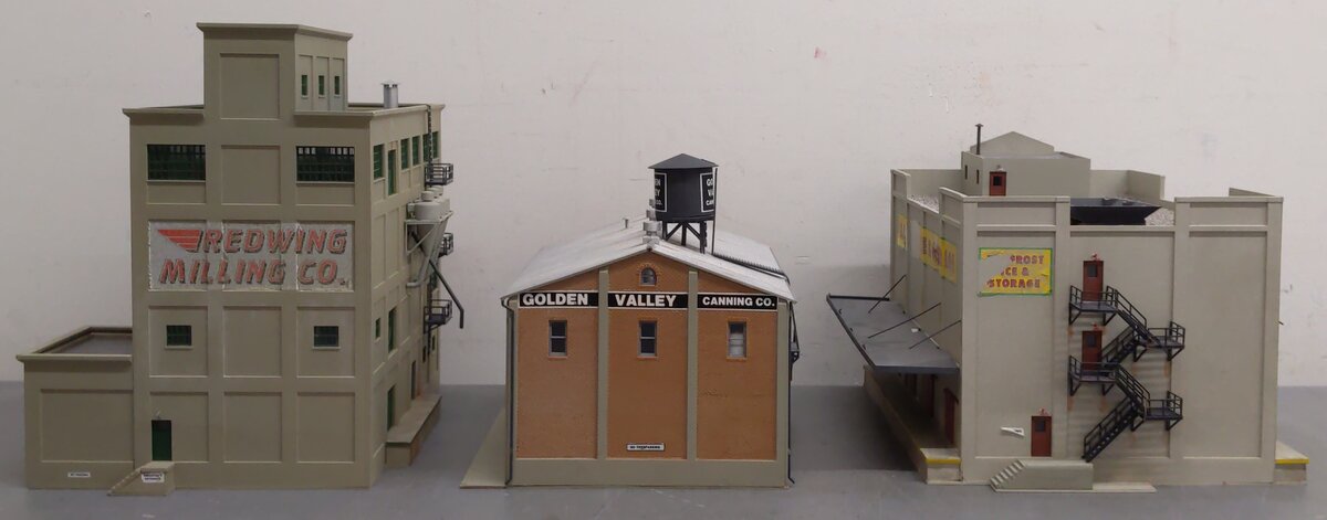 Assorted HO Scale Plastic Buildings [3] VG