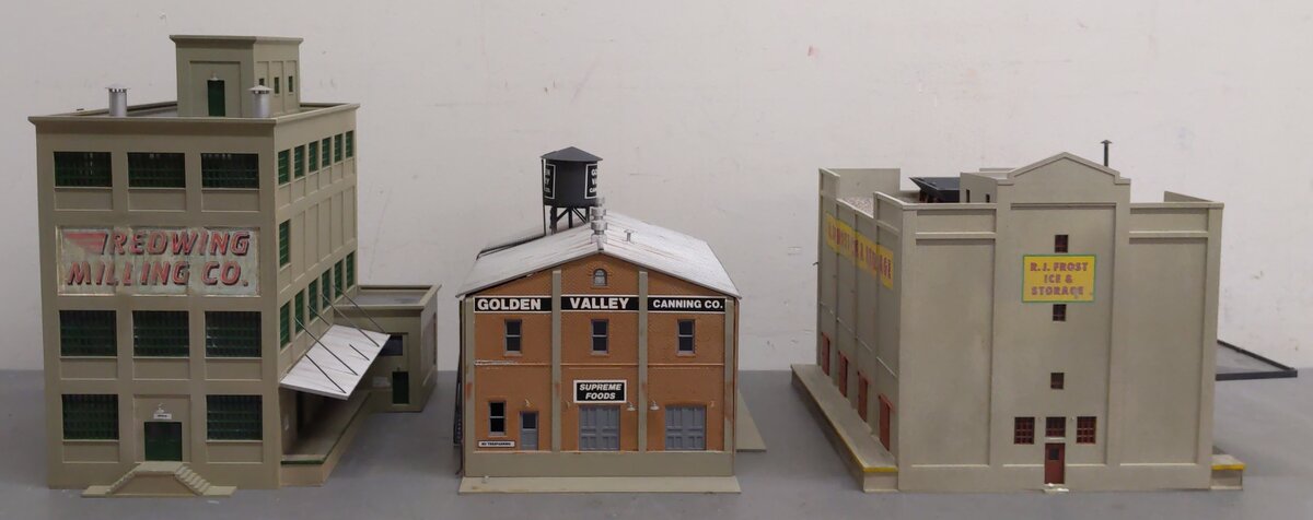 Assorted HO Scale Plastic Buildings [3] VG