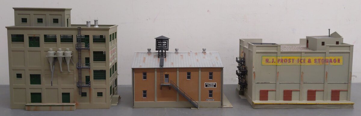 Assorted HO Scale Plastic Buildings [3] VG