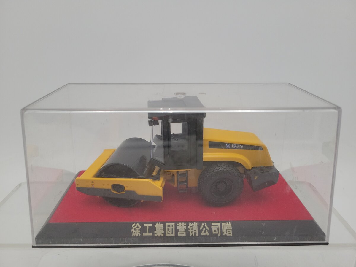 XCMG 1:48 Scale Diecast Vibratory Roller Diecast W/Plastic Display Case EX