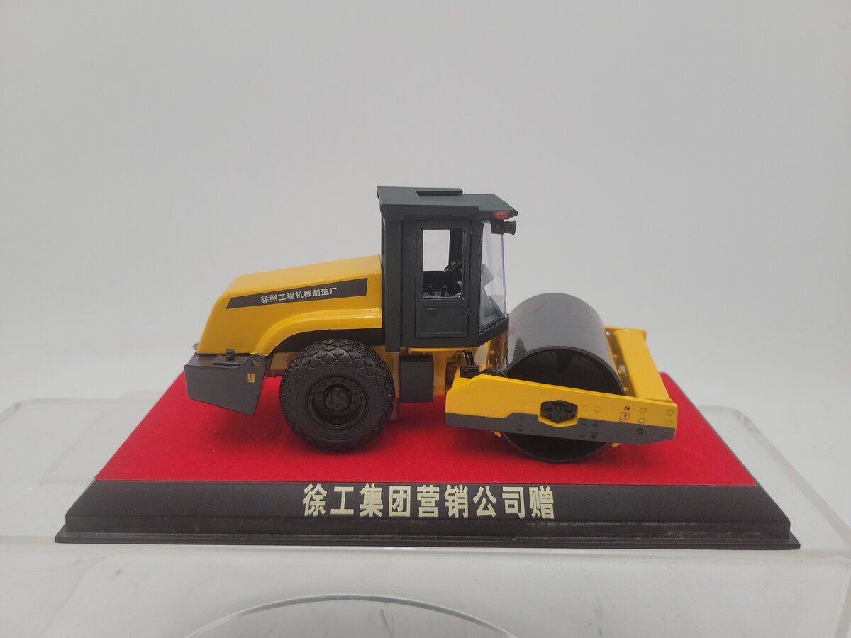 XCMG 1:48 Scale Diecast Vibratory Roller Diecast W/Plastic Display Case EX