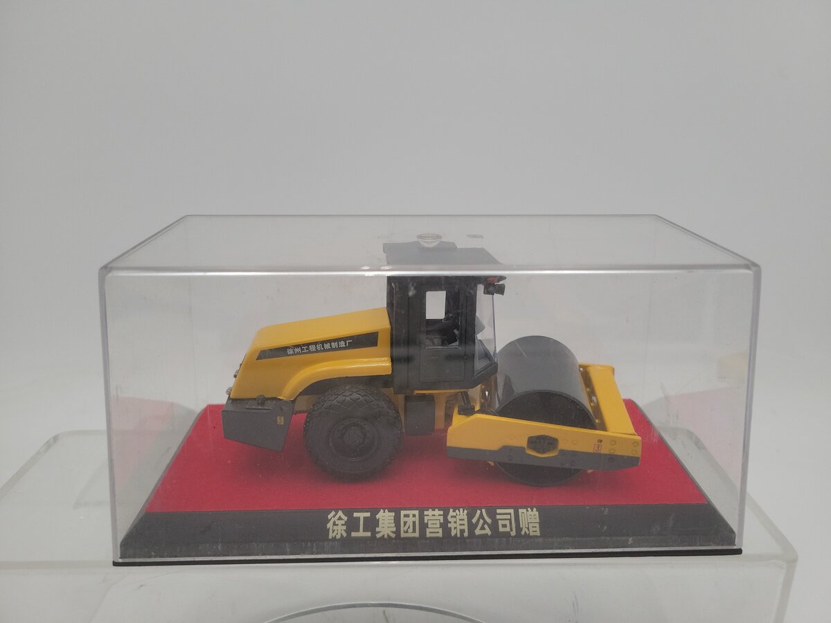 XCMG 1:48 Scale Diecast Vibratory Roller Diecast W/Plastic Display Case EX