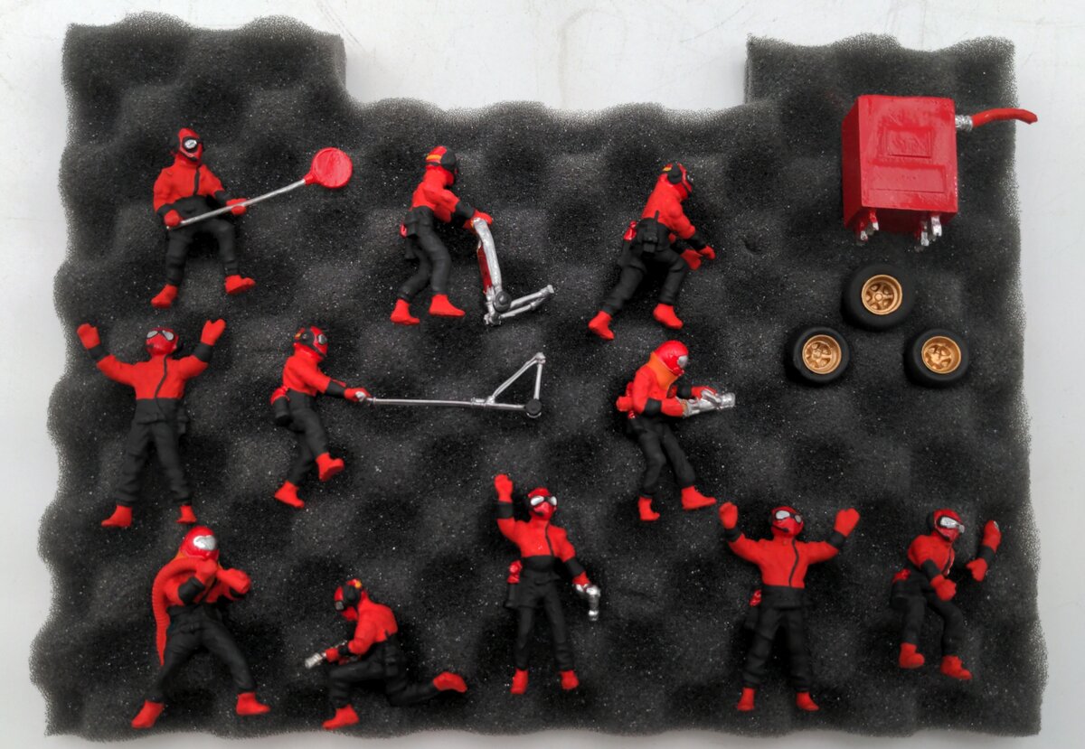 Asgard P006F 1:43 Scale Team Ferrari Painted Figures w/ Decals VG/Box