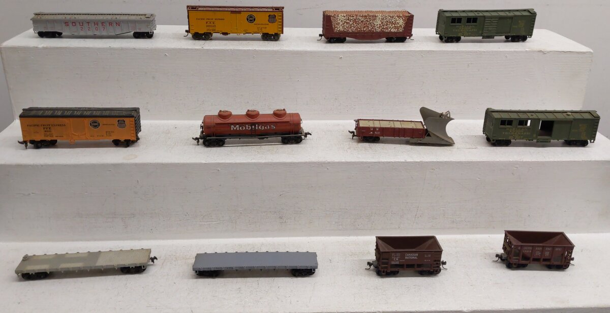 HO Scale Assorted Freight Cars [13] VG