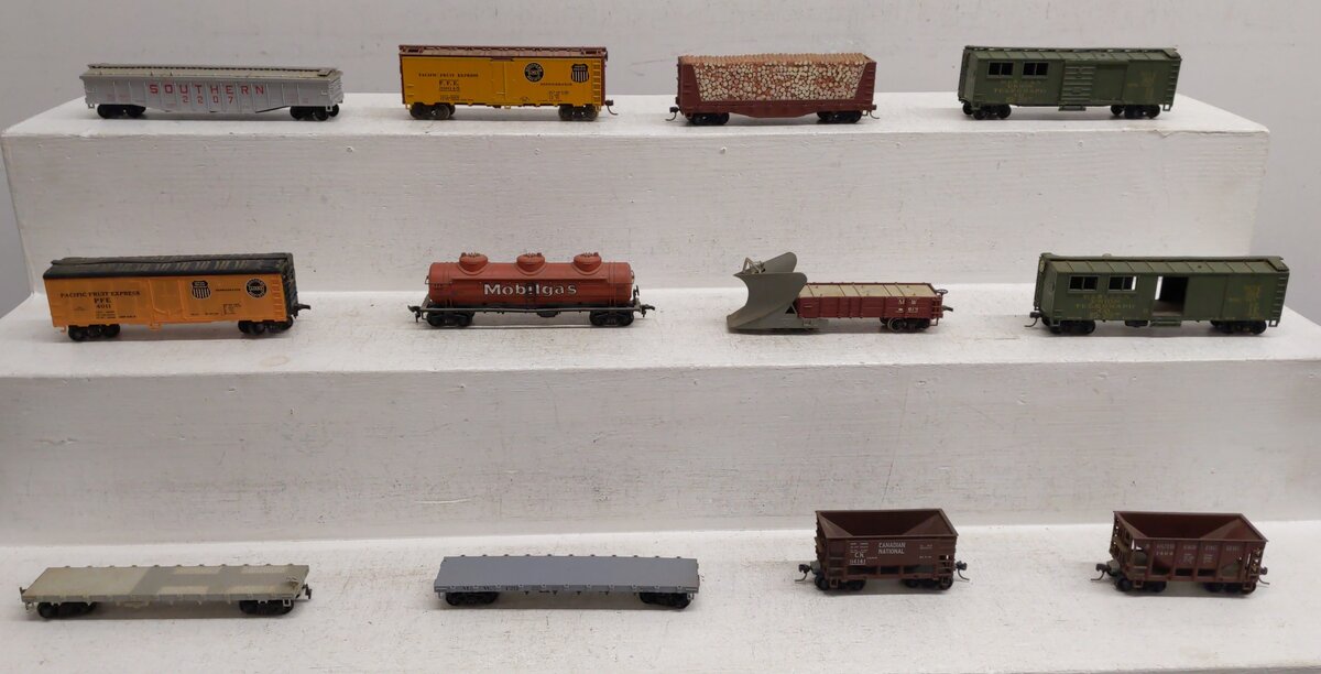 HO Scale Assorted Freight Cars [13] VG