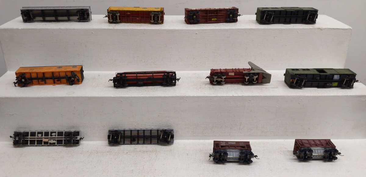 HO Scale Assorted Freight Cars [13] VG