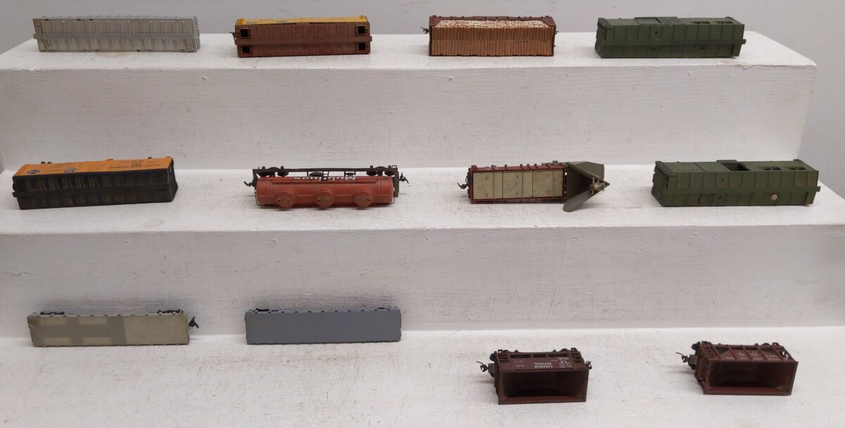 HO Scale Assorted Freight Cars [13] VG