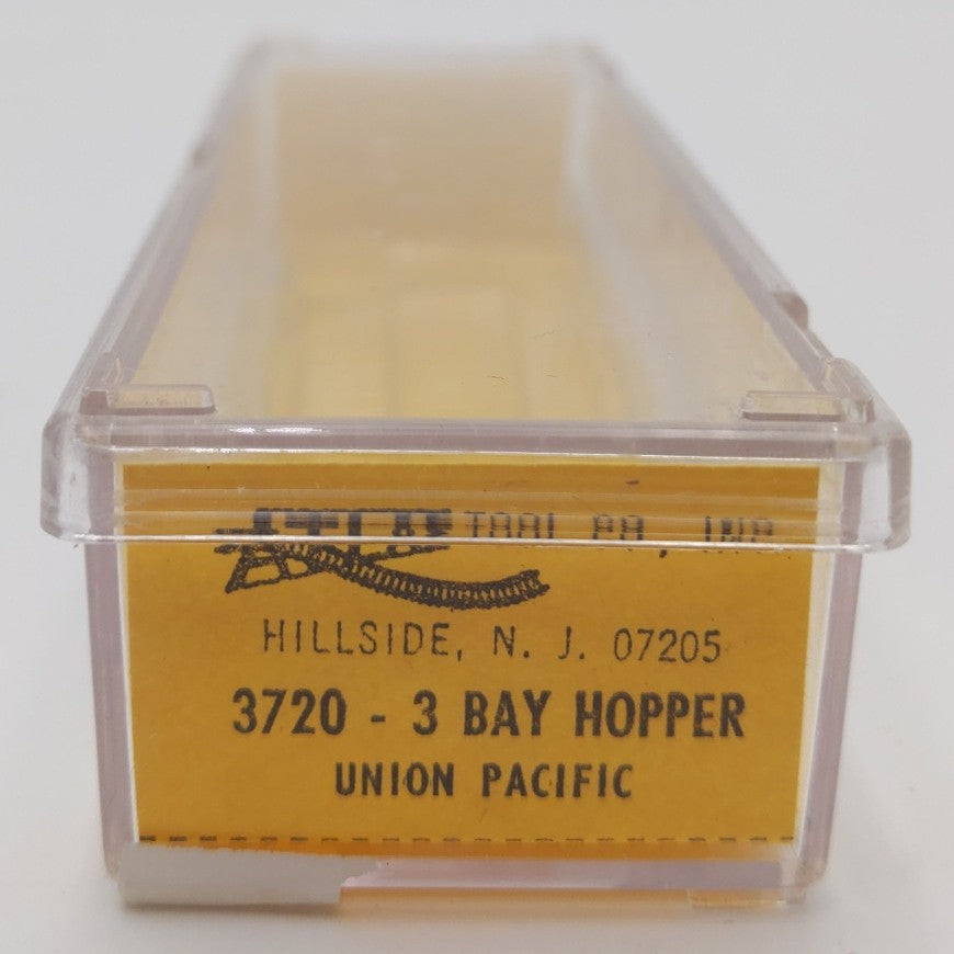 Atlas 3720 N Scale Union Pacific 3-Bay Covered Hopper #19711 LN/Box