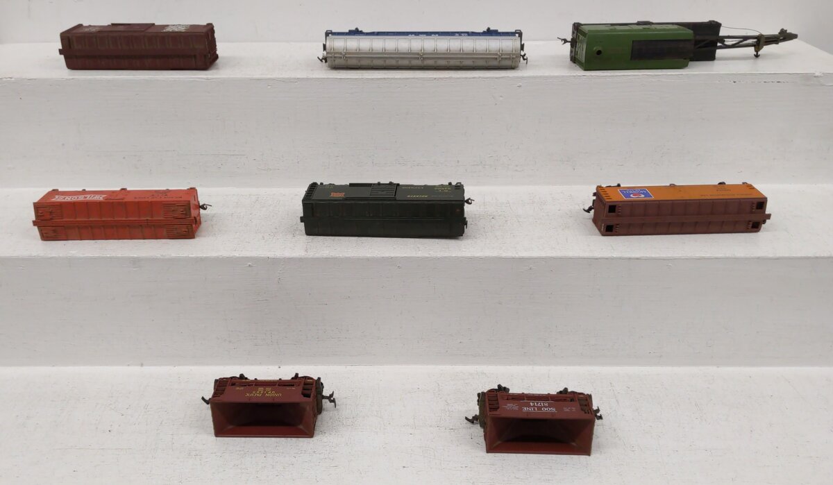 HO Scale Assorted Freight Cars [8] VG