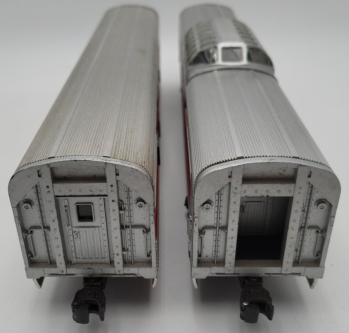 Lionel Vintage O Gauge Custom Santa Fe Aluminum Passenger Cars [2]