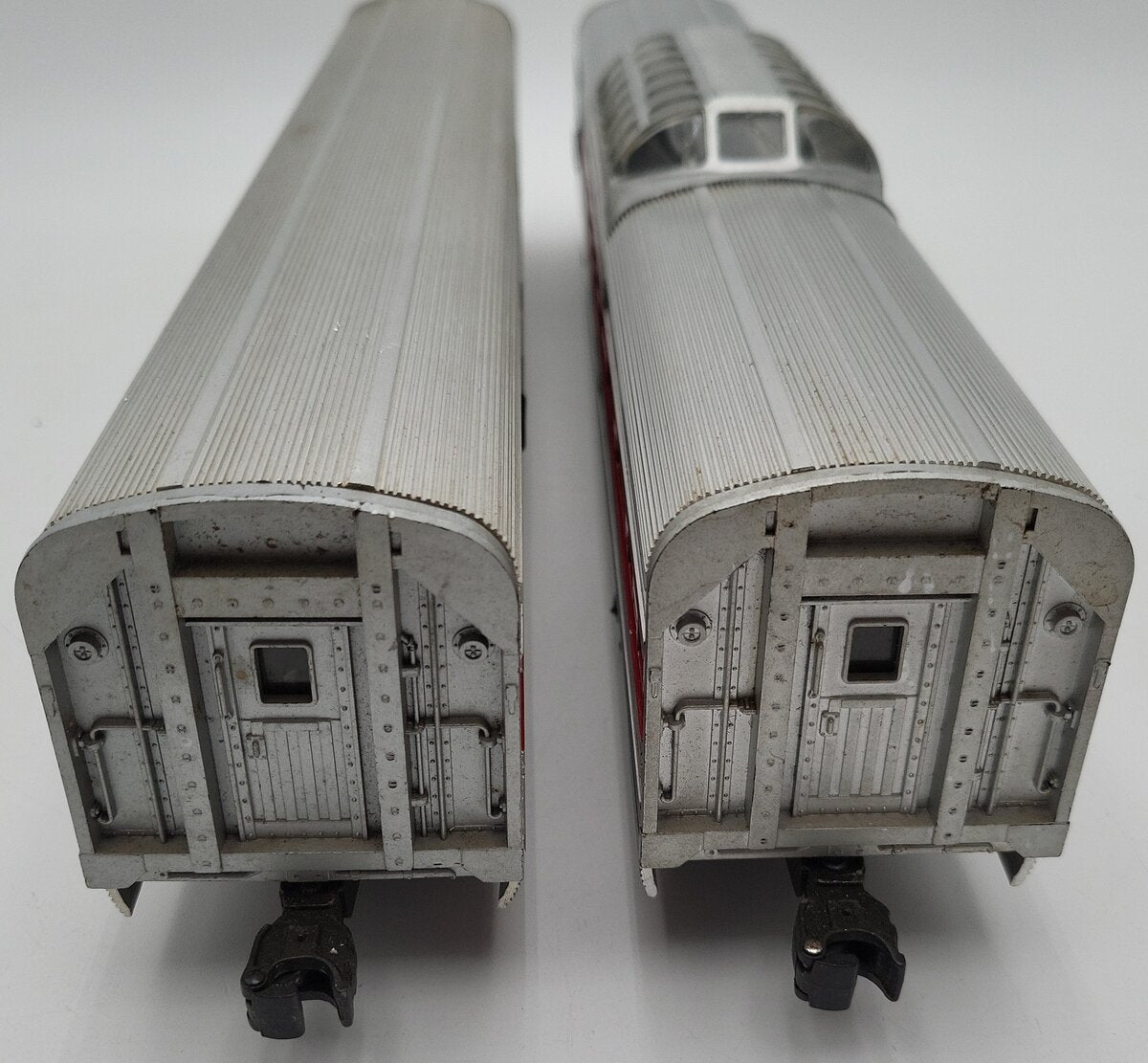 Lionel Vintage O Gauge Custom Santa Fe Aluminum Passenger Cars [2]