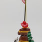 Dept 56 56.55154 The Snow Village "Snow Village Raising The Flag" Ceramic Figure EX/Box