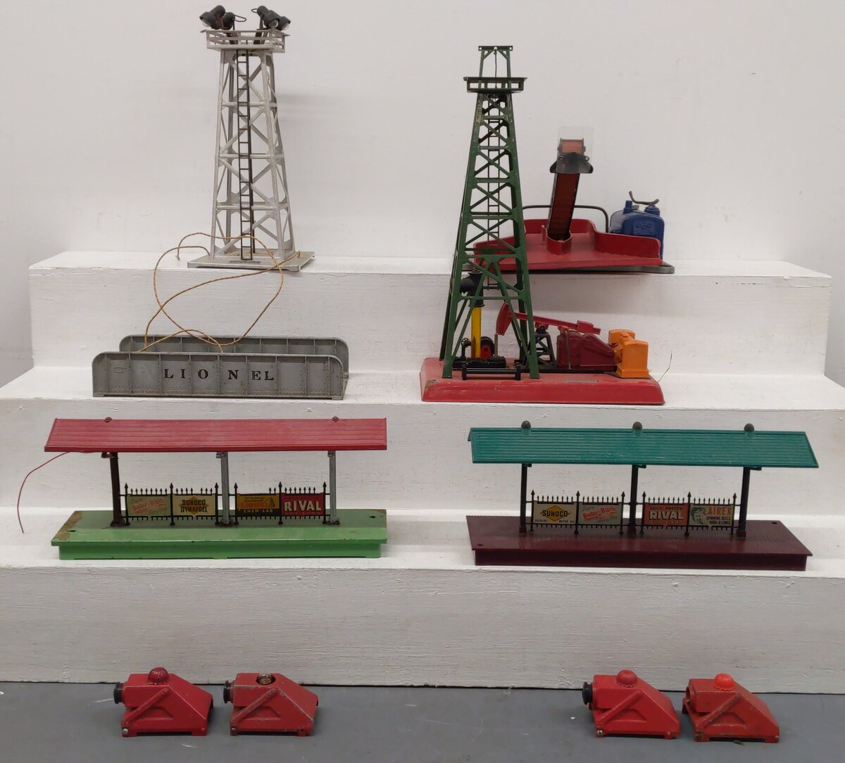 Lionel Vintage O Platforms, Loaders, & Bumpers: 260, 157, 455, 397 [10]