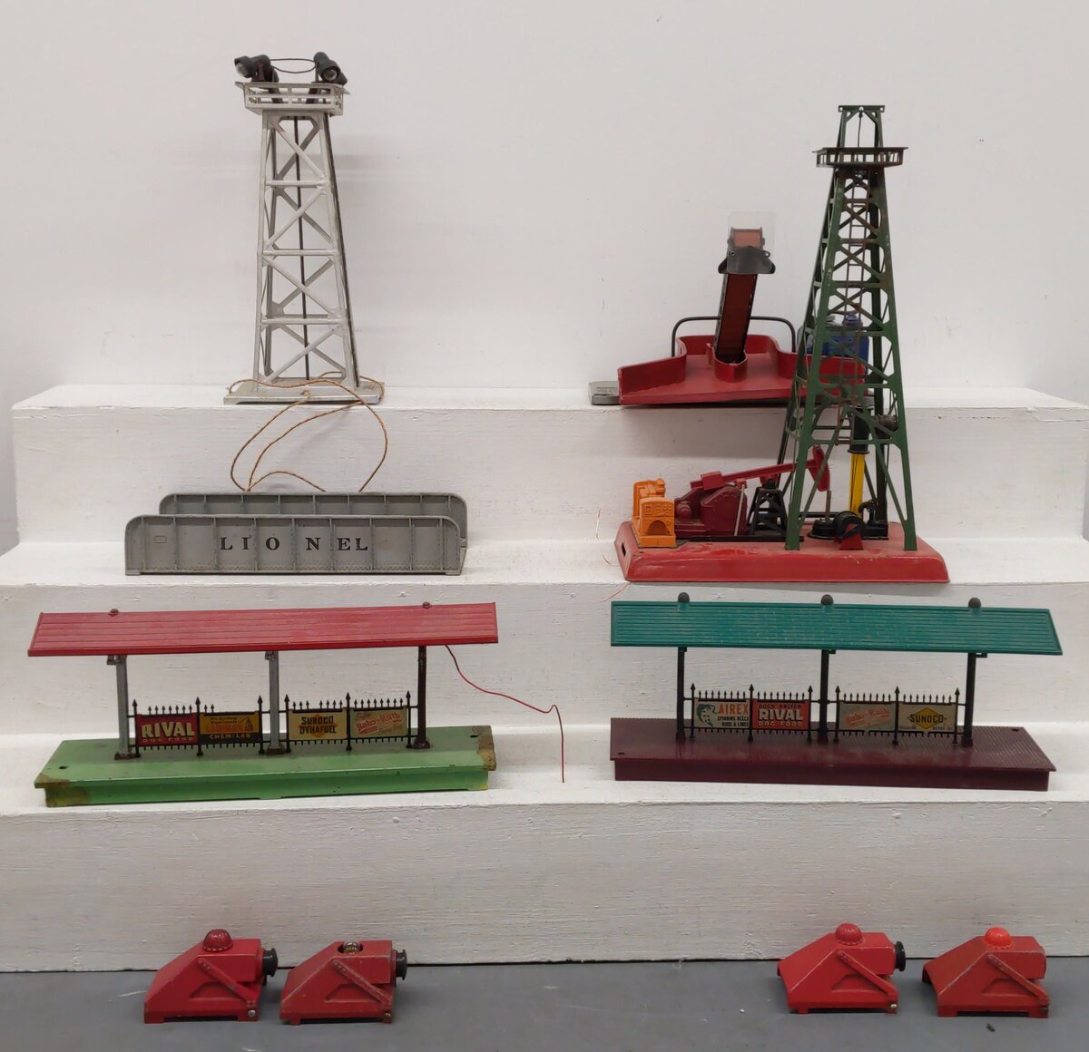 Lionel Vintage O Platforms, Loaders, & Bumpers: 260, 157, 455, 397 [10]