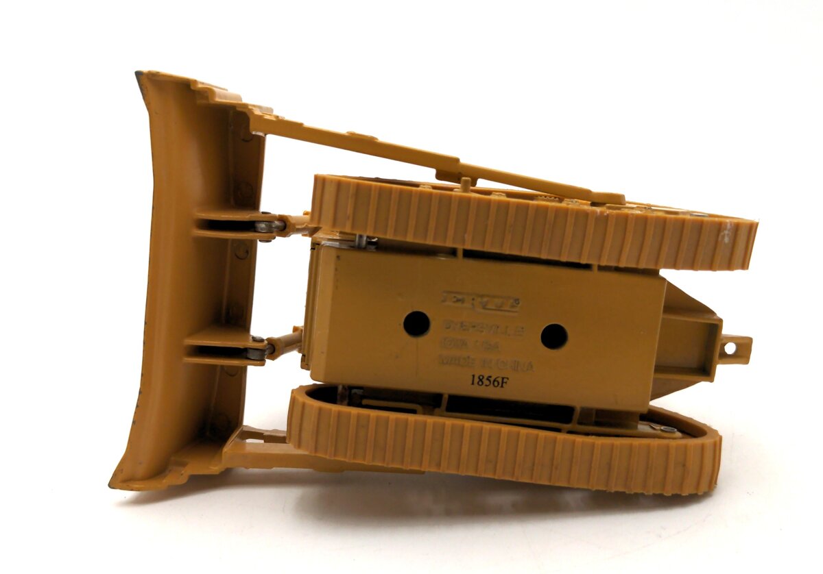 Ertl 1856F 1:50 Scale Diecast CAT D1ON Dozer LN