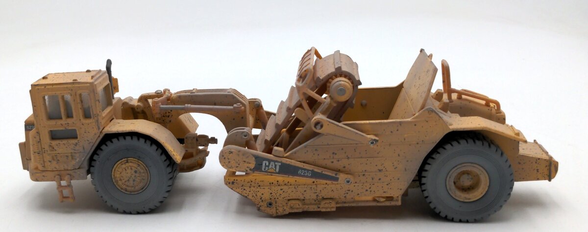 Norscot 55180 1:50 Diecast CAT 623G Scraper "Machines at Work Series" Weathered LN