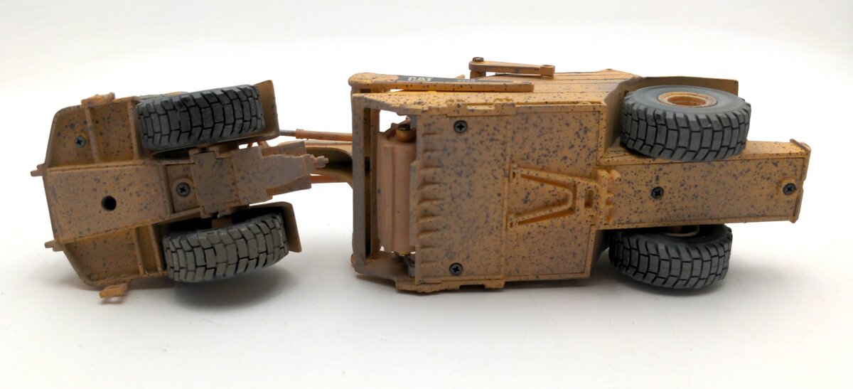 Norscot 55180 1:50 Diecast CAT 623G Scraper 