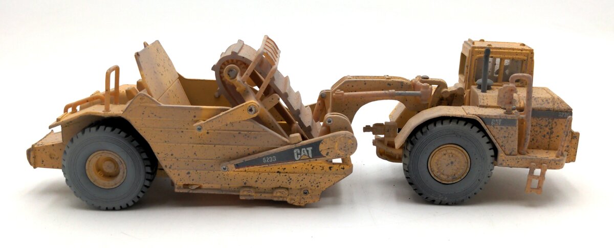 Norscot 55180 1:50 Diecast CAT 623G Scraper 