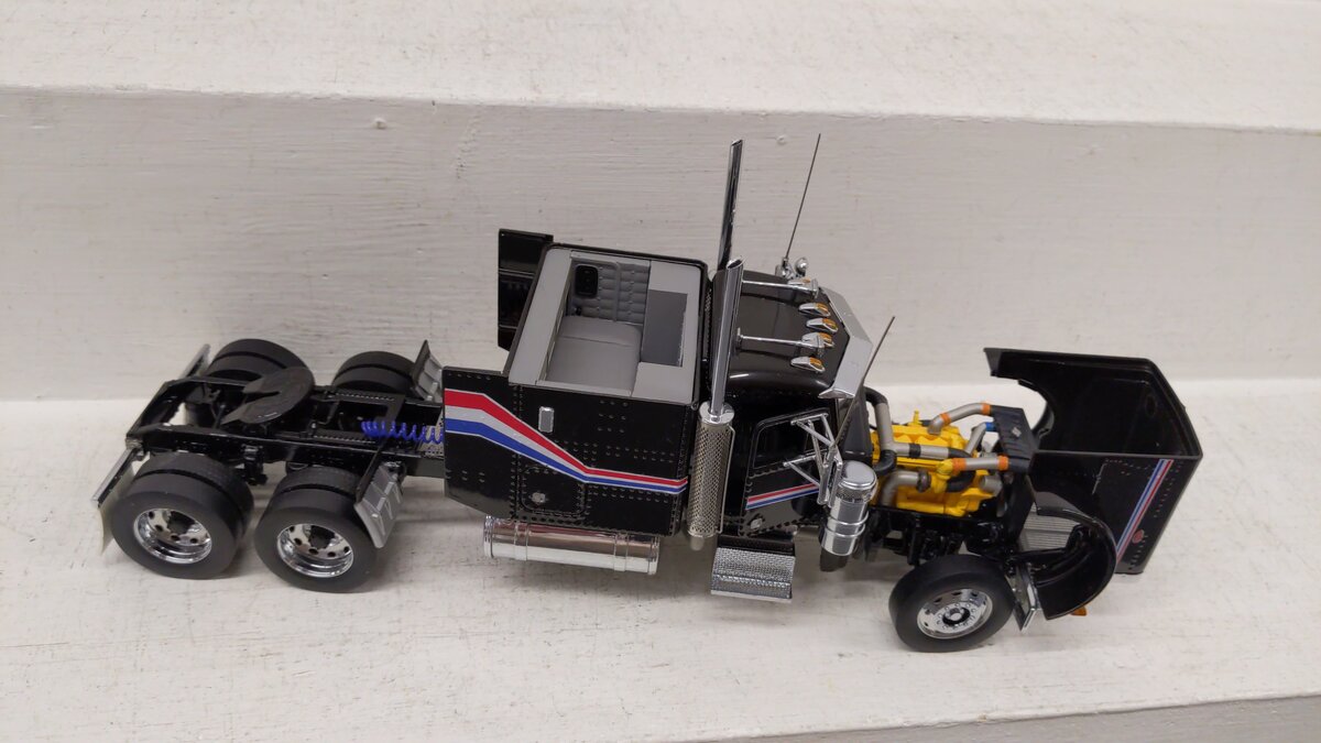 Franklin Mint 1:32 DC Black Peterblit 379 Semi Tractor Cab W/Removable Top EX