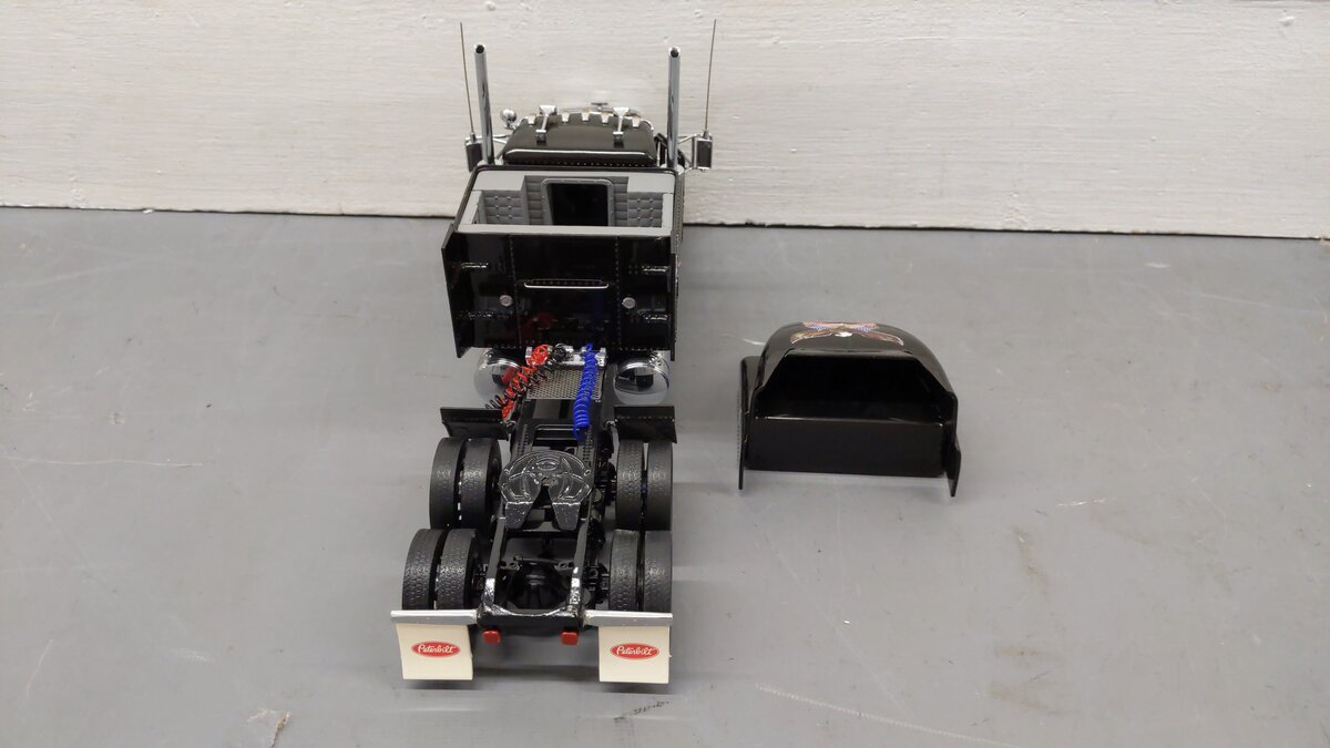 Franklin Mint 1:32 DC Black Peterblit 379 Semi Tractor Cab W/Removable Top EX