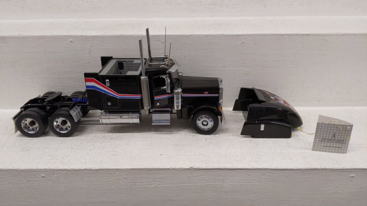 Franklin Mint 1:32 DC Black Peterblit 379 Semi Tractor Cab W/Removable Top EX