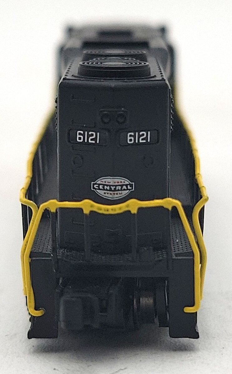 American Z-Line 62105 Z Scale New York Central GP-30 Diesel Locomotive #6121 LN/Box