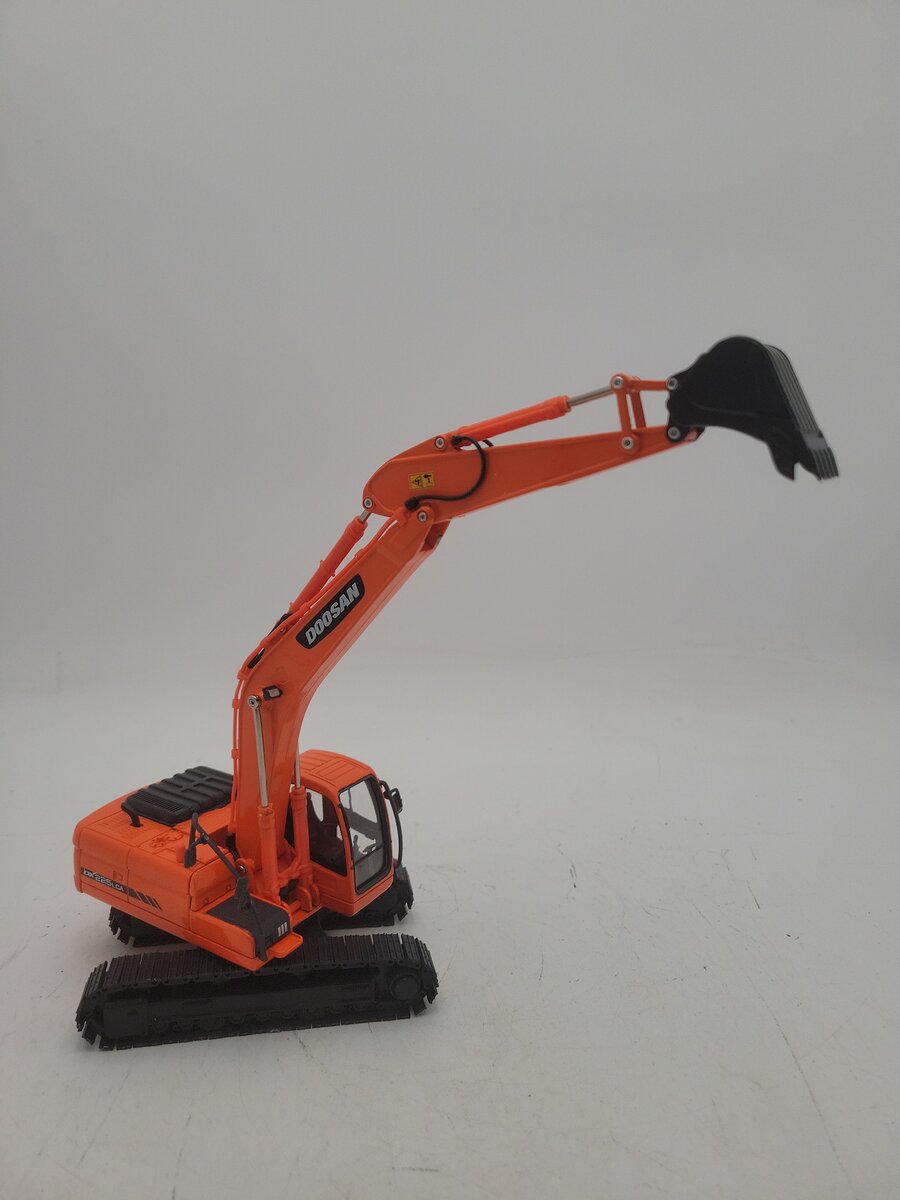 Doosan 225LCA 1:40 Diecast Doosan Hydraulic Excavator LN/Box