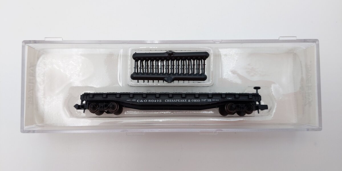 Atlas 3803 N Scale Chasapeake & ohio Flat Car W/ Stakes #80475 LN/Box